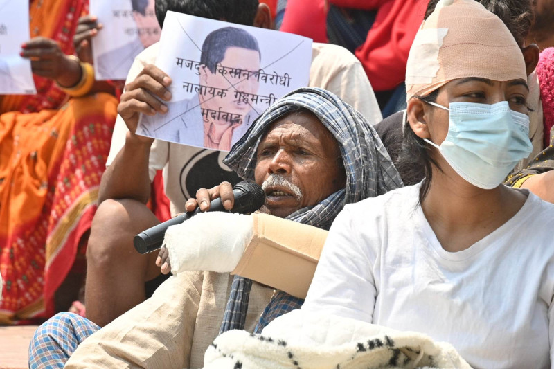 गृहमन्त्री श्रेष्ठविरुद्ध मिटरब्याज पीडितहरूको प्रदर्शन, मागे राजीनामा (फोटो फिचर)